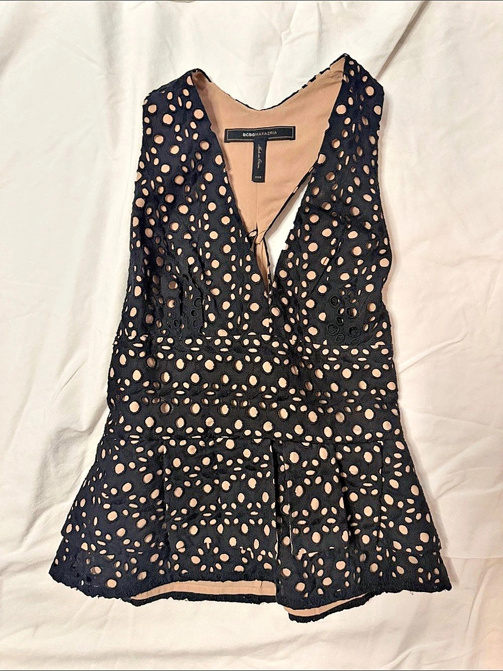 BCBG Lace Blouse in Black & Tan Size XXSmall Like New